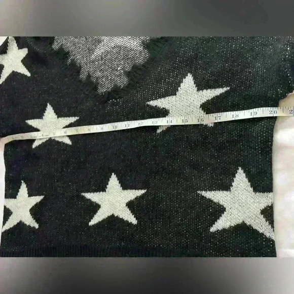 Vigoss Black and White Stars Raw Hem V Neck Sweater XS - Picture 9 of 10